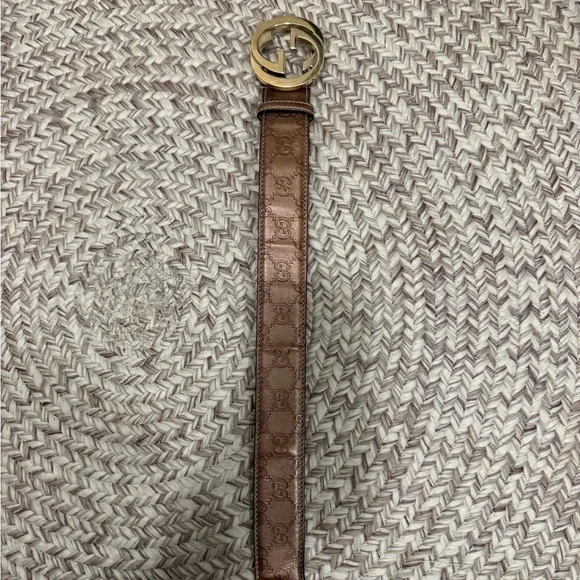 Gucci Tan Leather Belt with Gold Emblem - Picture 2 of 11